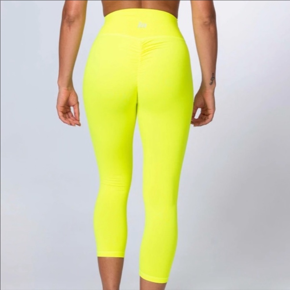 Muscle Nation Neon 7/8 scrunch booty leggings xs